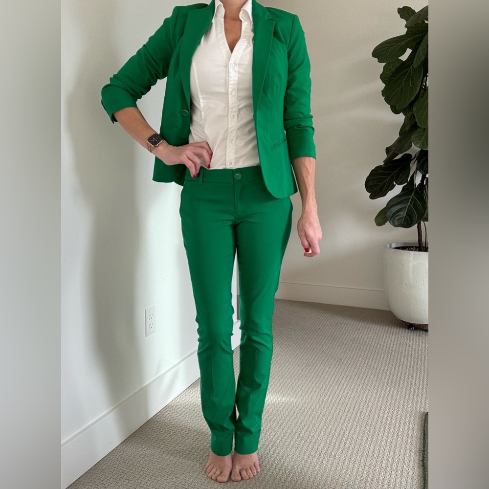 The Limited Women’s Suit. One-Button Blazer (XS) & Straight Leg Trouser (0)